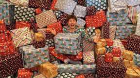 Opening 100 Mystery Christmas Presents! $10,000 is hidden in 1