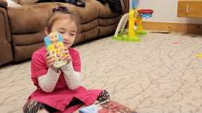 🌟AMAZING CUTE LITTLE GIRL OPENING GIFTS