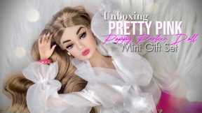 Unboxing Pretty Pink Poppy Parker Dressed Doll Mini Gift Set